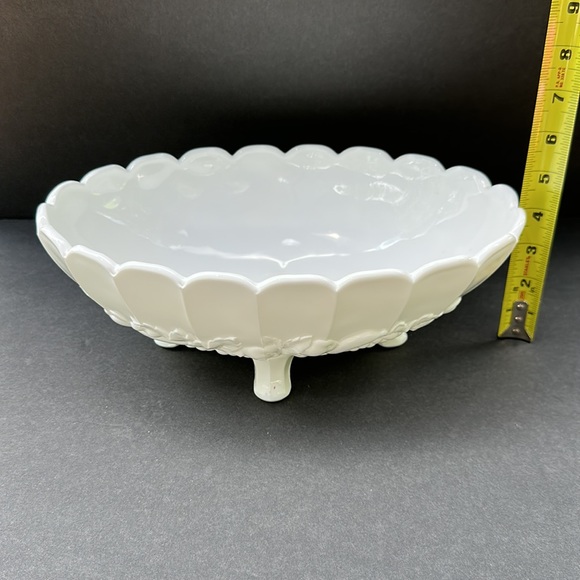 Vintage Milk Glass large oval footed fruit bowl - Picture 6 of 6